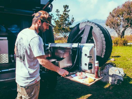 FRONT RUNNER - DROP DOWN TAILGATE TABLE