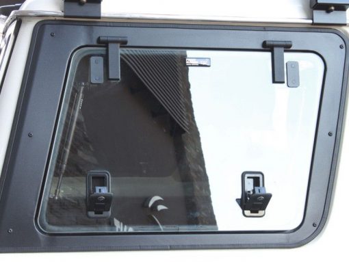 FRONT RUNNER - TOYOTA LAND CRUISER 70 GULLWING WINDOW / RIGHT HAND SIDE GLASS