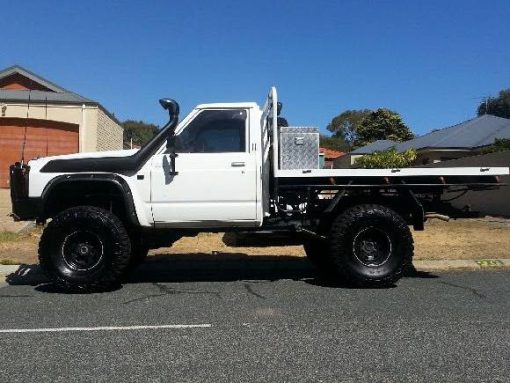 Spatbord verbreders voor Nissan Patrol Y60 100mm voorzijde - Afbeelding 2