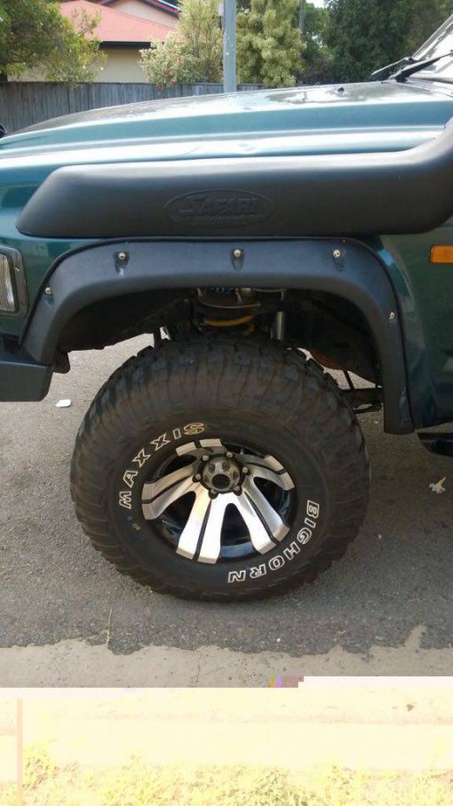 Spatbord verbreders voor Nissan Patrol Y60 100mm voorzijde