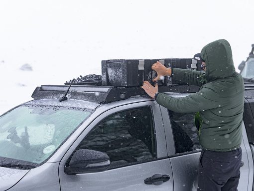 FRONT RUNNER - TOYOTA HILUX (2015-CURRENT) SLIMSPORT RACK 40" LICHT BALK WINDKAP - Afbeelding 7