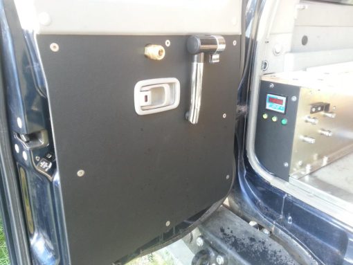F4x4 - ALUMINIUM BEKLEDING VOOR KLEINE ACHTERDEUR NISSAN PATROL Y61 - Afbeelding 2