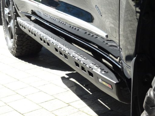 F4X4 - ROCK SLIDERS TOYOTA LANDCRUISER 200 SERIE