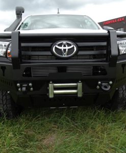 F4X4 - VOORBUMPER MET BULLBAR TOYOTA HILUX REVO 2016-2019 SHOWROOMMODEL