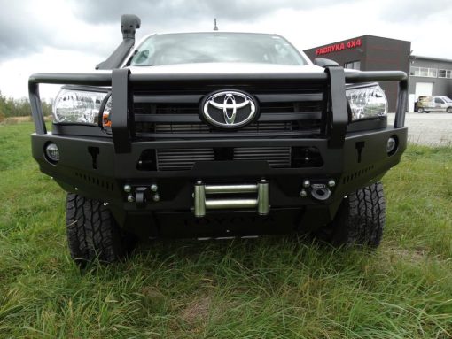 F4X4 - VOORBUMPER MET BULLBAR TOYOTA HILUX REVO 2016-2019 SHOWROOMMODEL