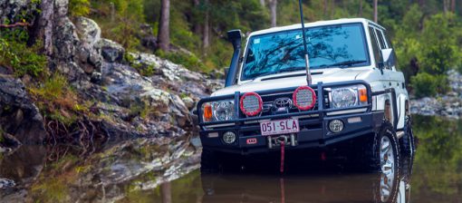 ARB Deluxe Bumper - Toyota LandCruiser 70 Series 2007-2012, 2012on - w/ fender flares - Suits ARB Fog Lights - 47.6mm Tube - Afbeelding 4