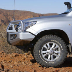 Alternative view of ARB Deluxe Bumper - Toyota LandCruiser 200 Series 2007-2012 - w/ Headlight Washers