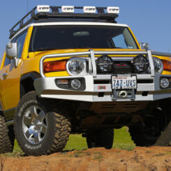 Alternative view of ARB Deluxe Bumper - Toyota FJ Cruiser 2006 on