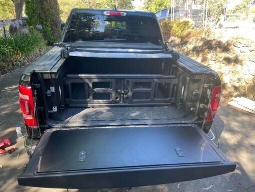 Huracan Fabrication - RAM 1500 5th Gen (2019 - ) Tailgate Storage Mod - Afbeelding 2