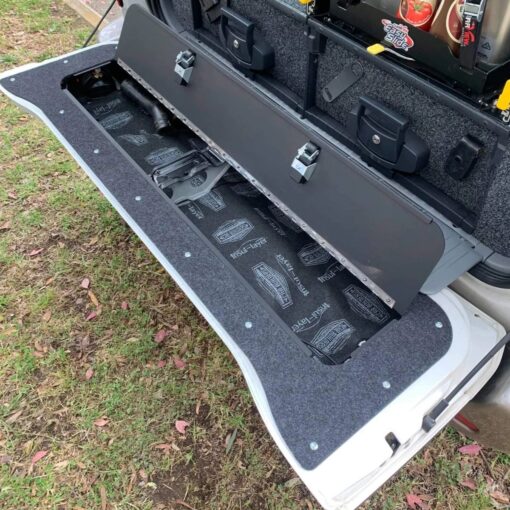 Huracan Fabrication - Toyota Land Cruiser 100 series Tailgate Storage Mod - Afbeelding 4
