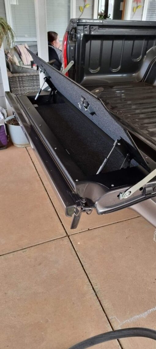 Huracan Fabrication - Toyota Hilux Revo J-Deck (2016 - ) Tailgate Storage Mod - Afbeelding 2